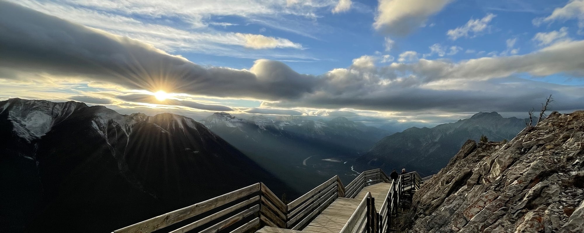 https://www.discovercanadatours.com/wp-content/uploads/2022/05/BanffGondola_B.jpg