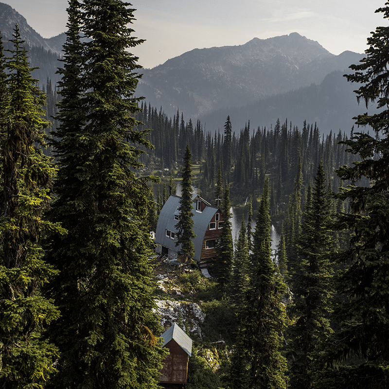 https://www.discovercanadatours.com/wp-content/uploads/2022/05/Blue-River.png