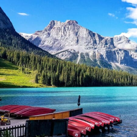 https://www.discovercanadatours.com/wp-content/uploads/2022/05/Emerald-Lake-e1657146182871.jpg