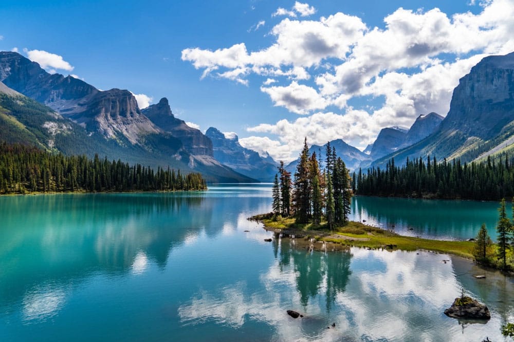 mk48-canada-lake-louise-green-water-nature 