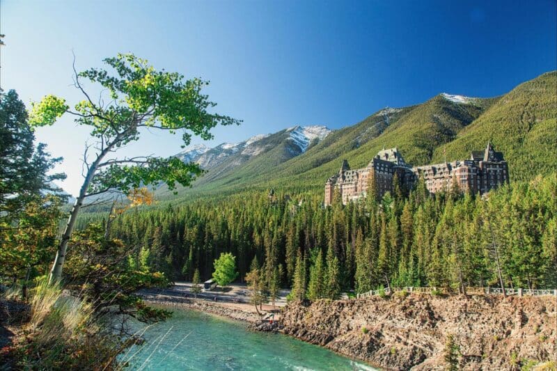 https://www.discovercanadatours.com/wp-content/uploads/2022/05/RDVTour_FairmontBanff-e1656539139777.jpeg