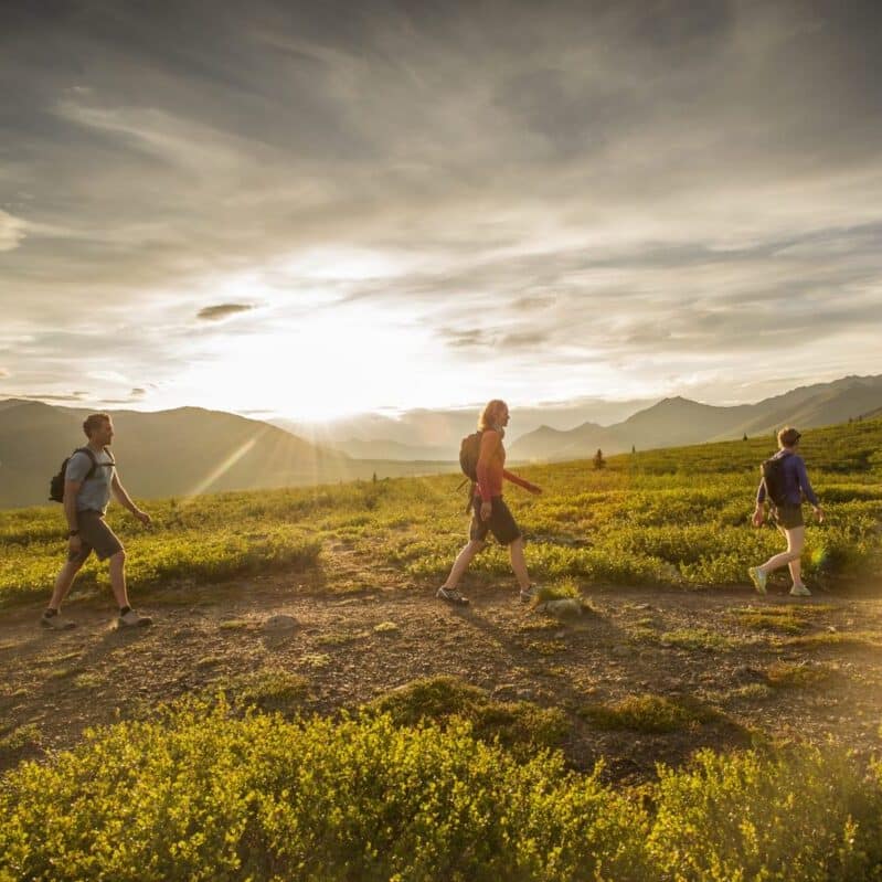 https://www.discovercanadatours.com/wp-content/uploads/2022/05/TourismYukon5-scaled-e1657213570627.jpg