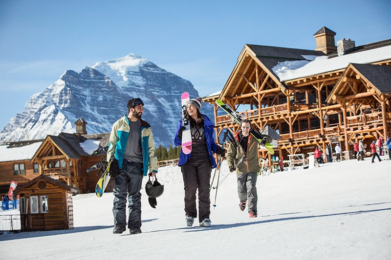 https://www.discovercanadatours.com/wp-content/uploads/2022/05/©BanffLakeLouiseTourism-NoelHendrickson-LakeLouiseSkiResort.jpg