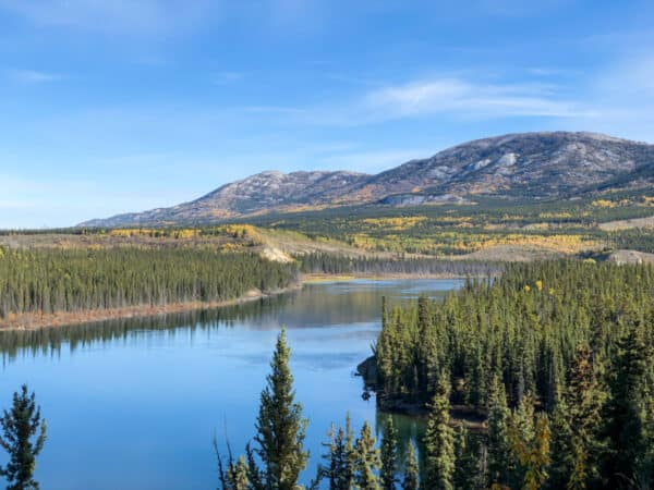 https://www.discovercanadatours.com/wp-content/uploads/2022/05/©Benjamin_Egger_Yukon_September-2-scaled-e1657210916119-600x450.jpg