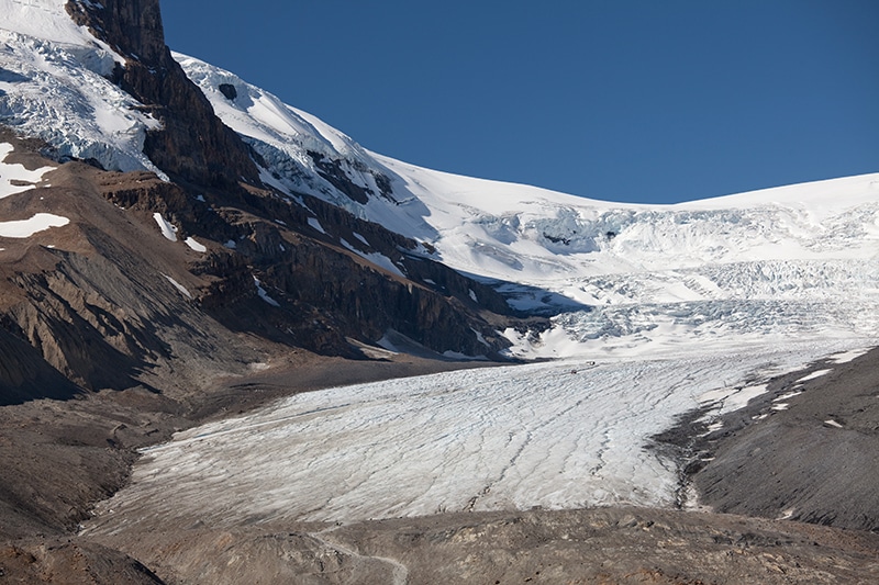 https://www.discovercanadatours.com/wp-content/uploads/2022/06/800-px-Andrew-Penner_Athabasca-Glacier-at-Columbia-Icefield.jpg