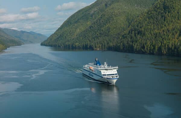 https://www.discovercanadatours.com/wp-content/uploads/2022/06/BCFerries-©KentKallberg-InsidePassageShot_-600x393.jpg