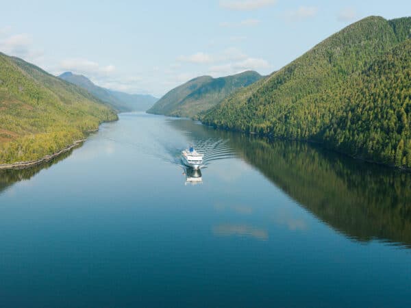 https://www.discovercanadatours.com/wp-content/uploads/2022/06/BCFerries-©KentKallberg-InsidePassage_Edits_1_of_3_-1-600x450.jpg