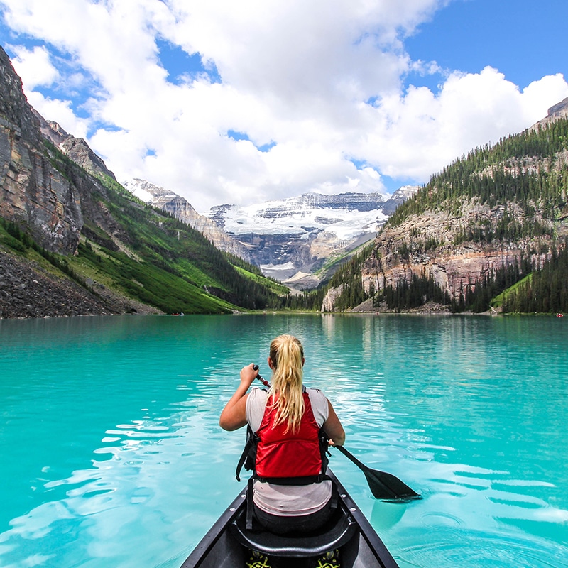 https://www.discovercanadatours.com/wp-content/uploads/2022/06/BanffLakeLouise_DestinationTravelAlberta13.jpg