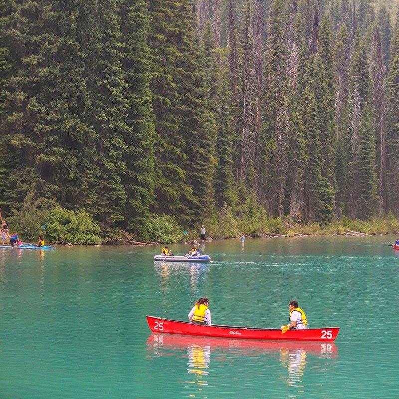 https://www.discovercanadatours.com/wp-content/uploads/2022/06/Janis_Kim_Rockies_Emerald_Lake_7.jpg