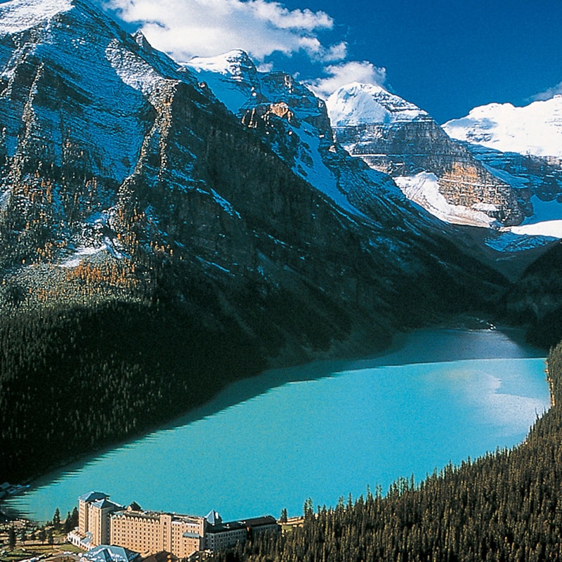 https://www.discovercanadatours.com/wp-content/uploads/2022/06/LakeLouise_10.jpg