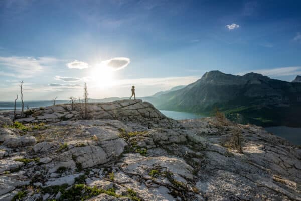 https://www.discovercanadatours.com/wp-content/uploads/2022/06/Waterton_DestinationTravelAlberta15-scaled-e1656631933166-600x400.jpg