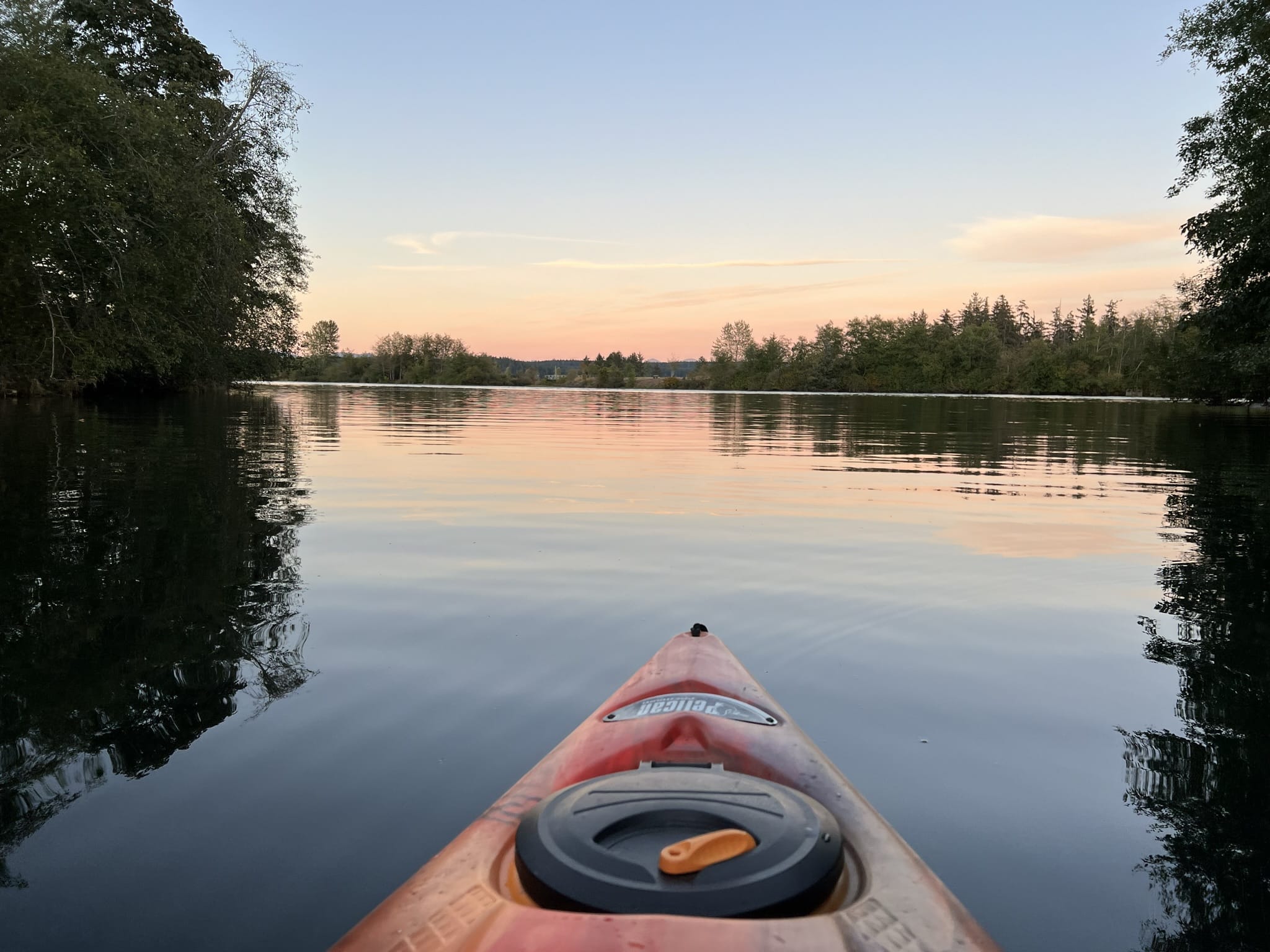 https://www.discovercanadatours.com/wp-content/uploads/2022/06/kayakingcampbellriver3-1.jpg