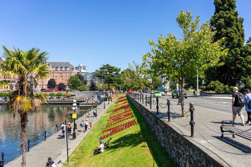 https://www.discovercanadatours.com/wp-content/uploads/2022/06/©Lisanne_Smeele_Victoria_SightSeeing-11-scaled-e1657678690236.jpg
