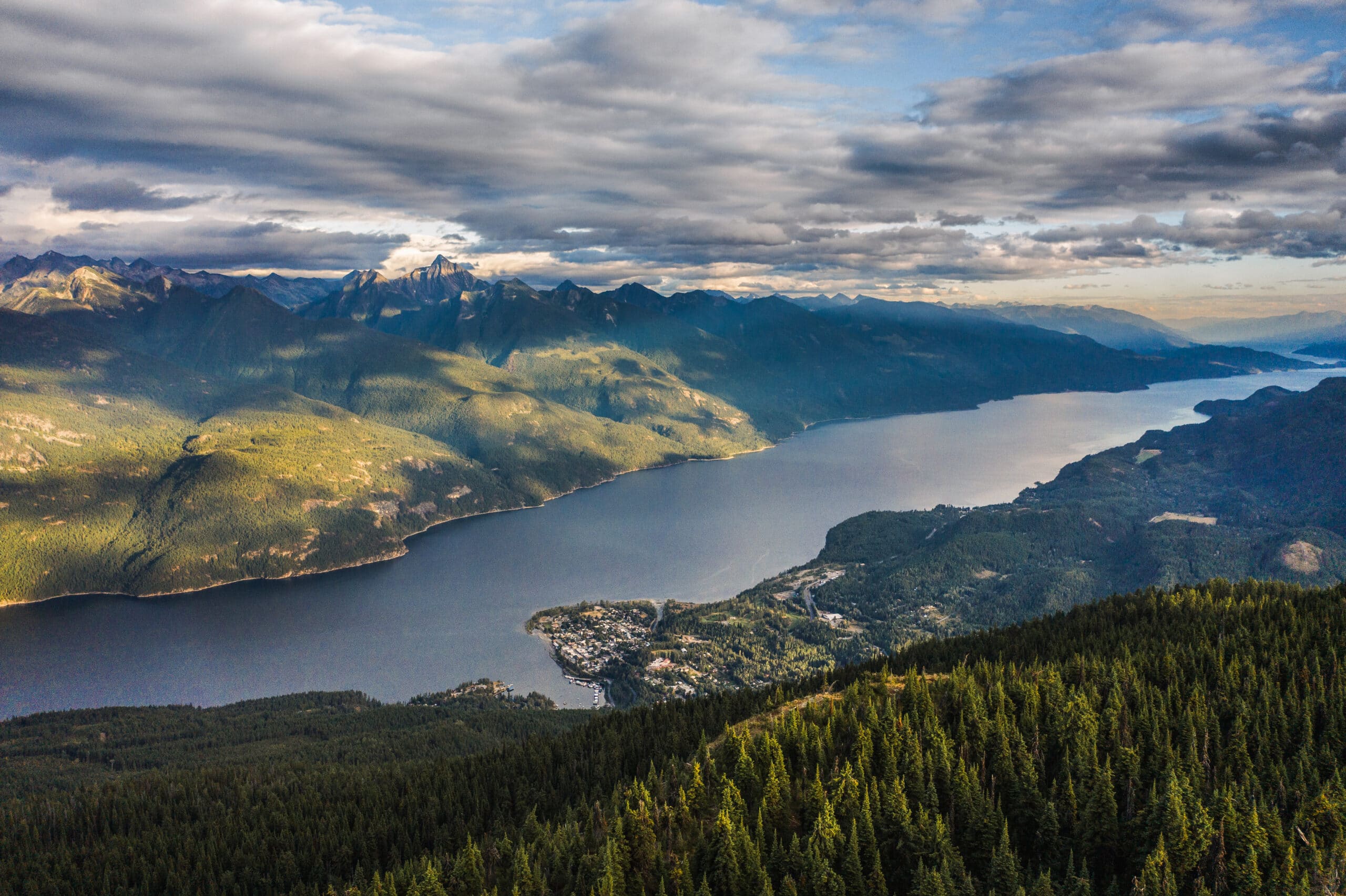 https://www.discovercanadatours.com/wp-content/uploads/2022/07/100860_Main-File-1-scaled.jpg
