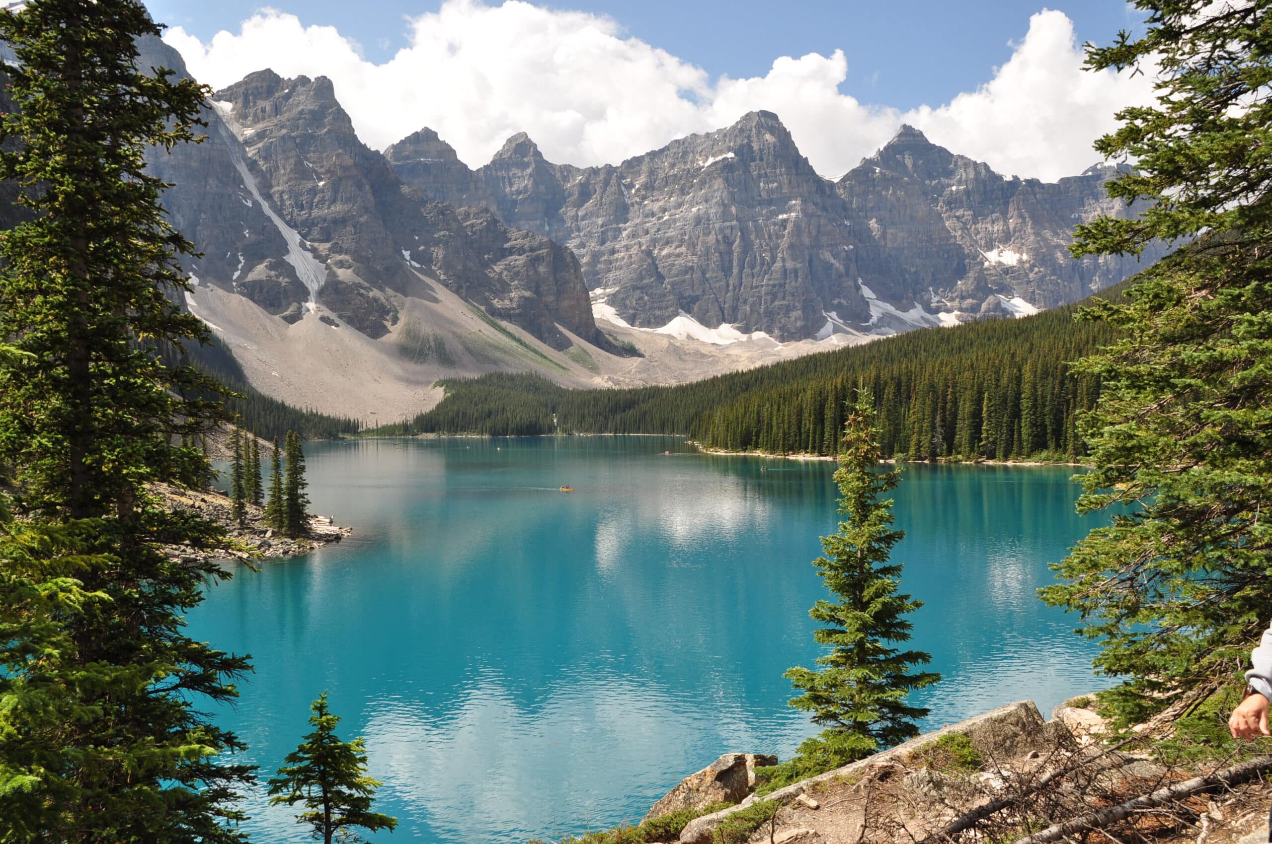 https://www.discovercanadatours.com/wp-content/uploads/2022/07/Moraine_Lake_4-2-scaled.jpg