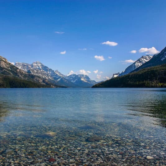 https://www.discovercanadatours.com/wp-content/uploads/2022/07/Waterton1-e1657147192137.jpg