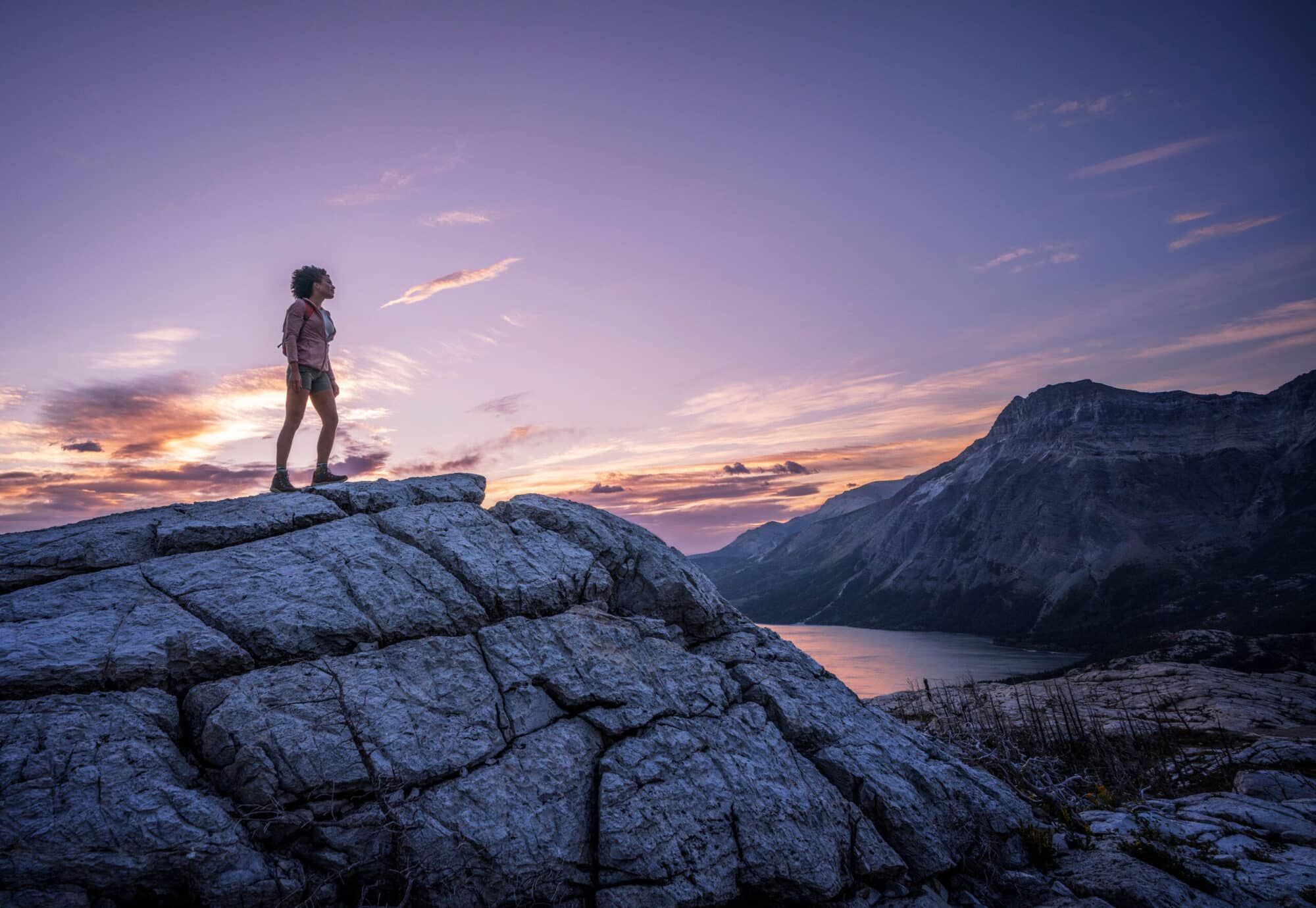 https://www.discovercanadatours.com/wp-content/uploads/2022/07/Waterton_DestinationTravelAlberta14-scaled-e1657142807252.jpg