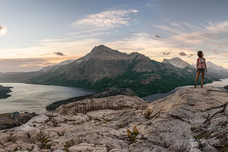 https://www.discovercanadatours.com/wp-content/uploads/2022/07/Waterton_DestinationTravelAlberta800.jpg