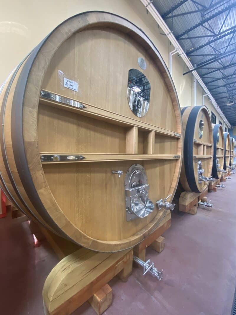 https://www.discovercanadatours.com/wp-content/uploads/2022/07/WineTasting_OkanaganValley1-scaled-e1657234449539.jpg