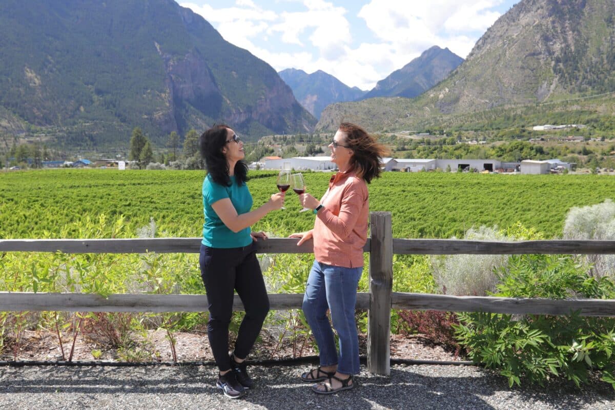 https://www.discovercanadatours.com/wp-content/uploads/2022/07/WineTasting_OkanaganValley7-scaled-e1657234568298.jpg