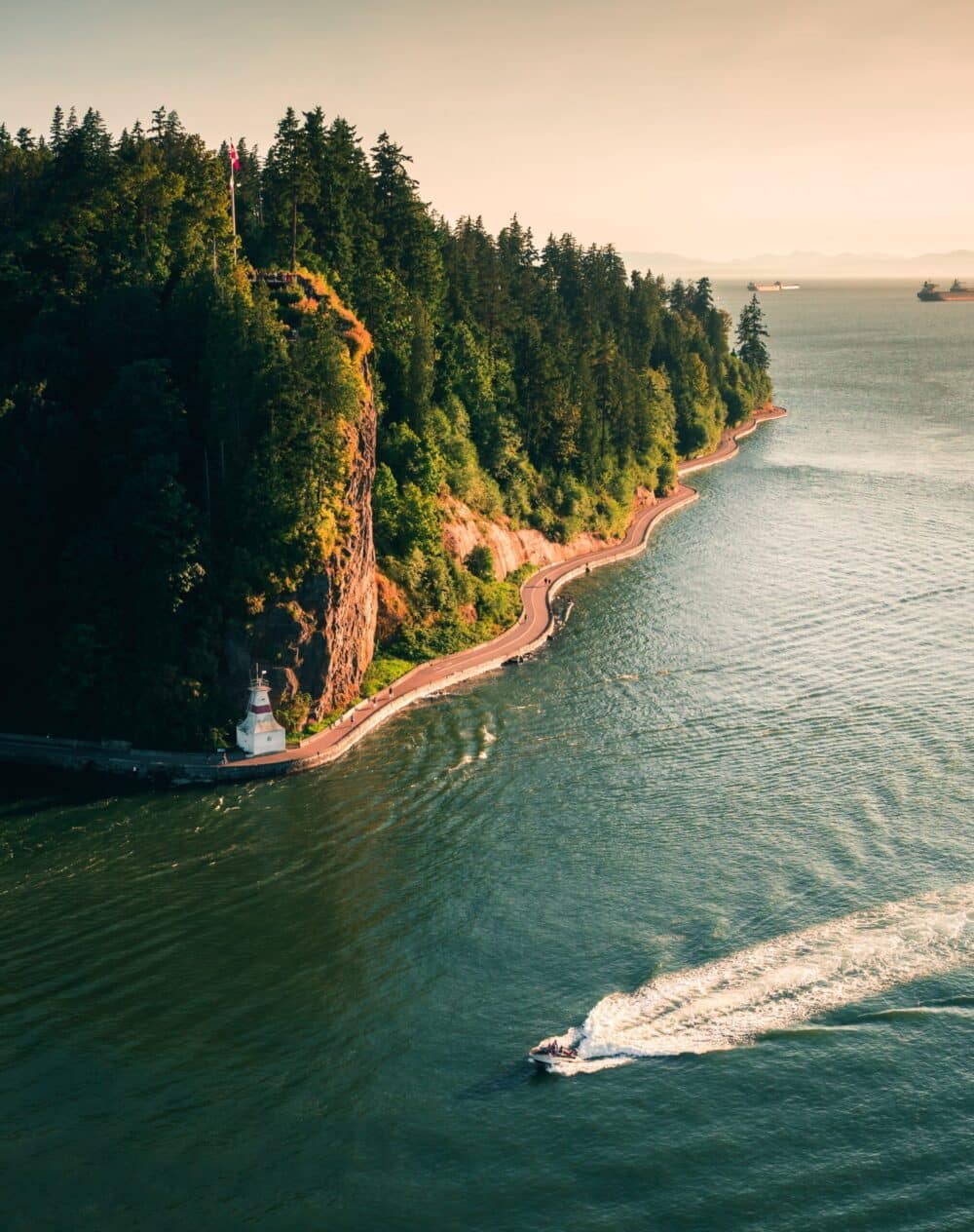 https://www.discovercanadatours.com/wp-content/uploads/2022/07/luc-tribolet-FQRxB1SimfI-unsplash-scaled-e1659048898245.jpg