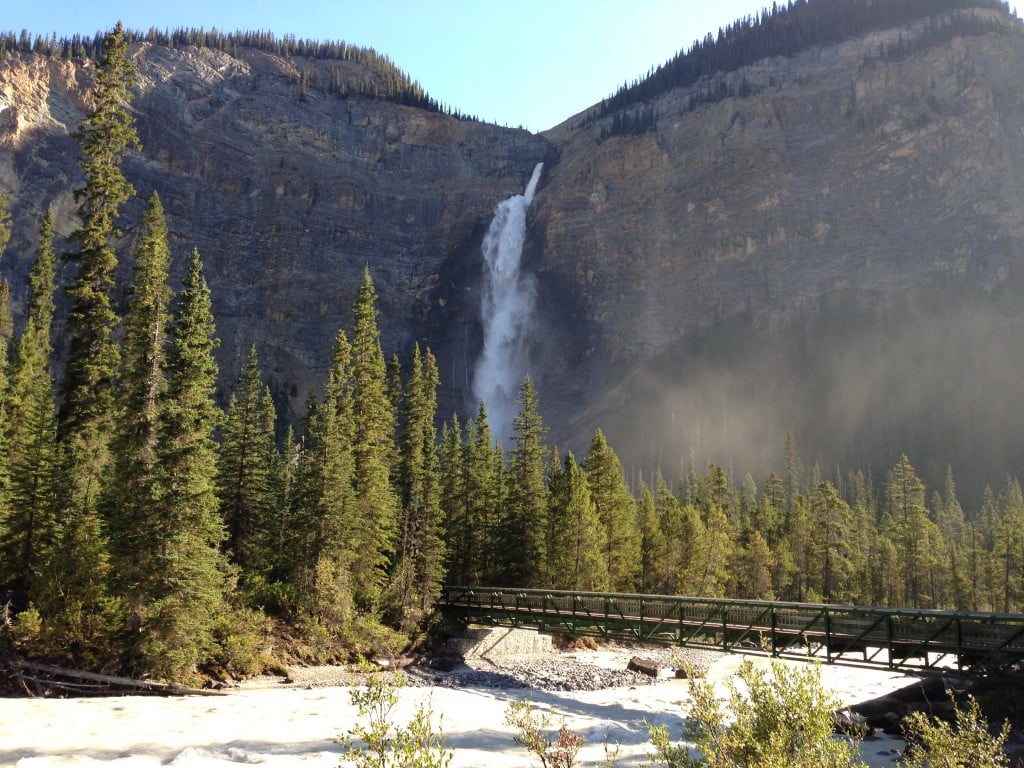 https://www.discovercanadatours.com/wp-content/uploads/2022/07/takakkaw-falls_hello-BC-2.jpg