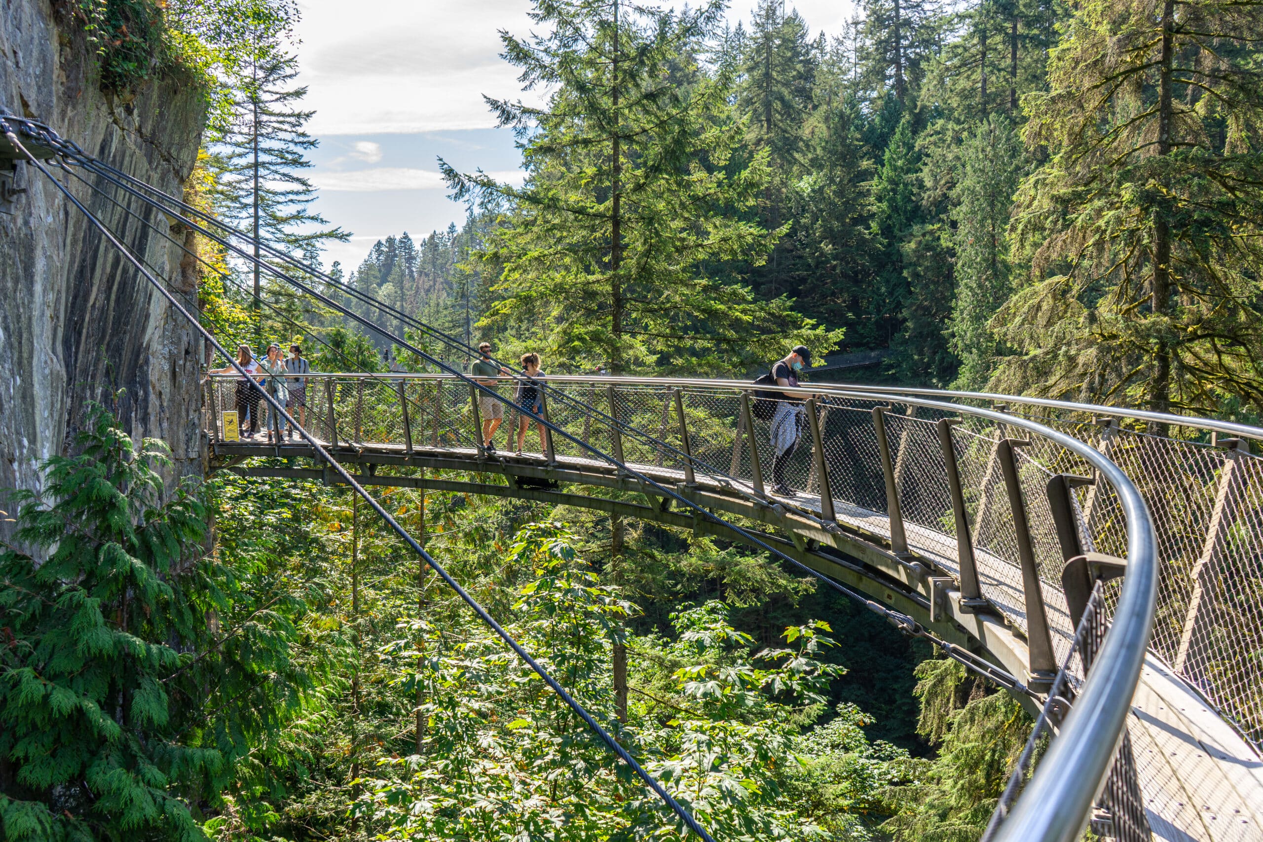 https://www.discovercanadatours.com/wp-content/uploads/2022/07/©Lisanne_Smeele_Capilano_Suspension_Bridge-7-scaled.jpg