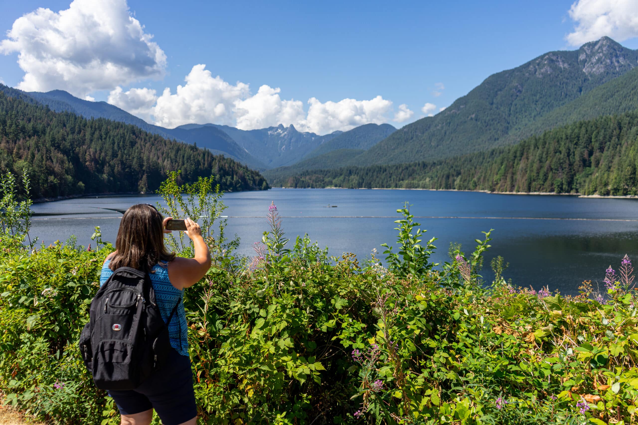 https://www.discovercanadatours.com/wp-content/uploads/2022/07/©Lisanne_Smeele_North_Shore-4-scaled.jpg