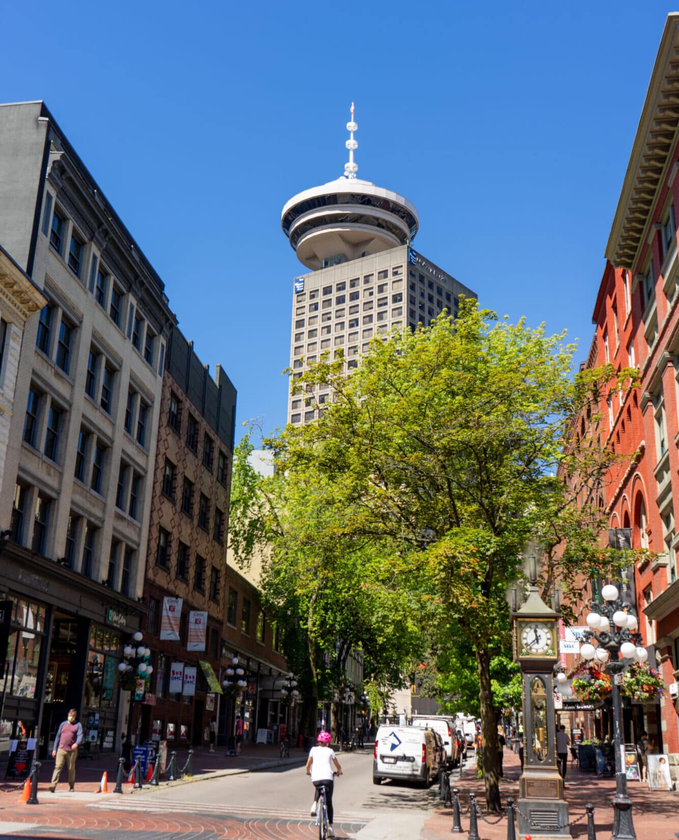 https://www.discovercanadatours.com/wp-content/uploads/2022/07/©Lisanne_Smeele_Vancouver-10-scaled-e1659481395460.jpg