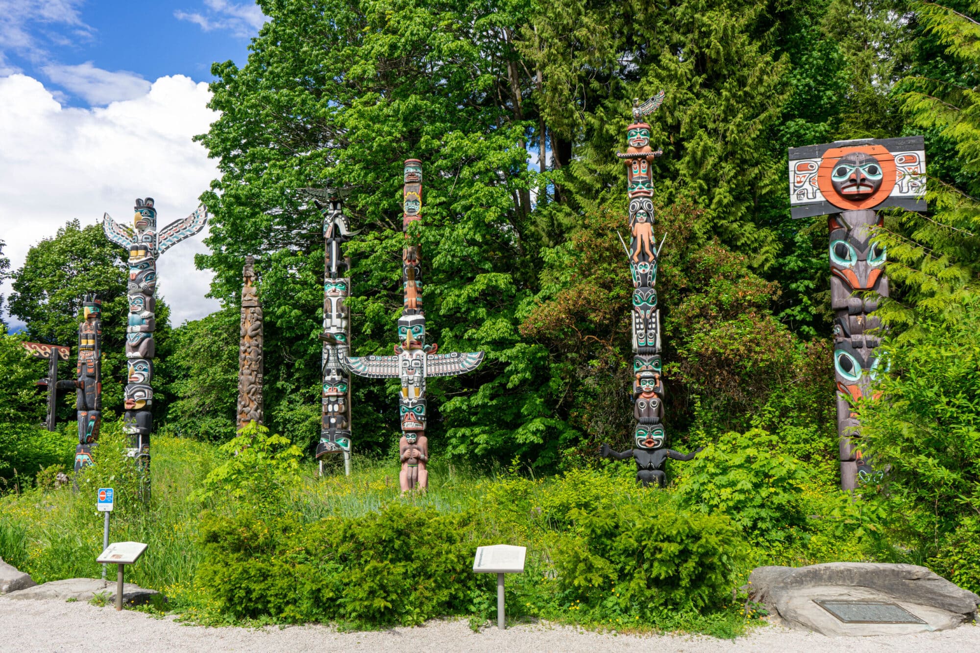 https://www.discovercanadatours.com/wp-content/uploads/2022/07/©Lisanne_Smeele_Vancouver_city_tour-1-scaled-e1657738653388.jpg