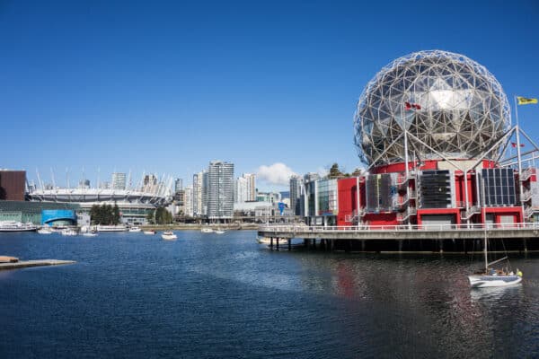 https://www.discovercanadatours.com/wp-content/uploads/2022/08/©Lisanne_Smeele_False_Creek_Vancouver_Science_World-600x400.jpg