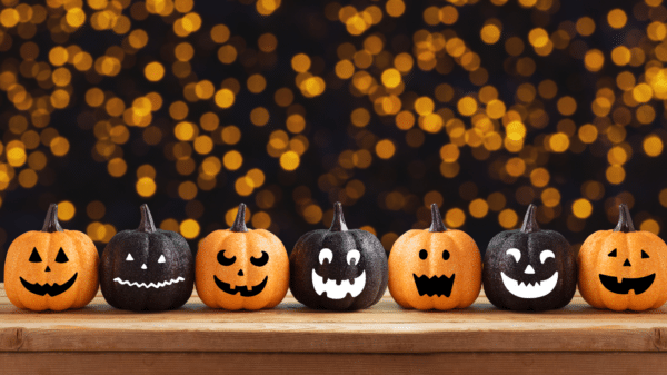 https://www.discovercanadatours.com/wp-content/uploads/2022/10/Happy_Halloween-600x337.png