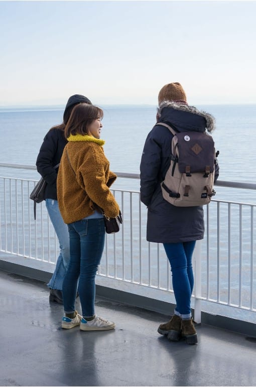 https://www.discovercanadatours.com/wp-content/uploads/2022/10/Lisanne_Smeele_Ferry_ride_to_Victoria.jpg