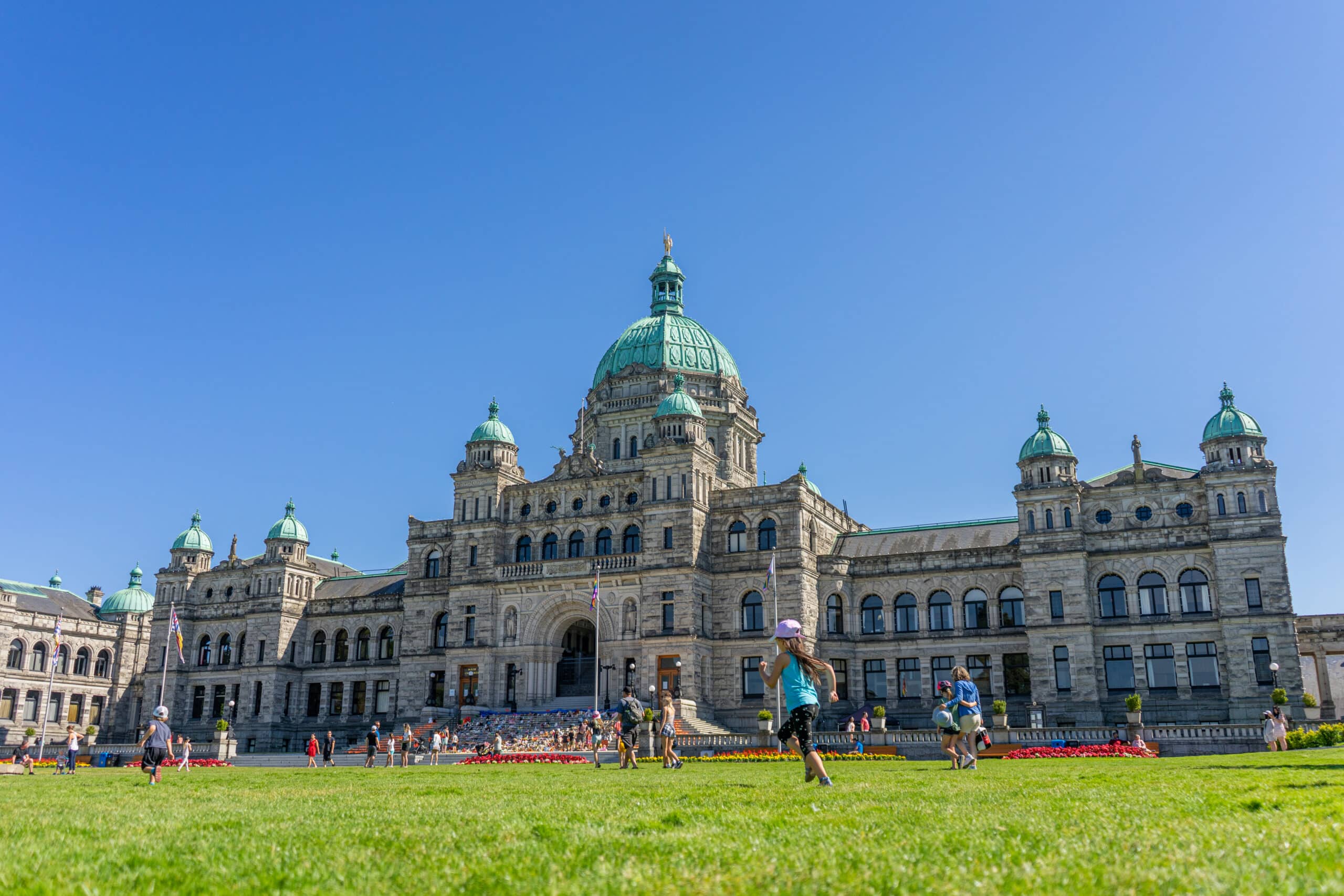https://www.discovercanadatours.com/wp-content/uploads/2022/10/©Lisanne_Smeele_Victoria_SightSeeing-21-scaled.jpg