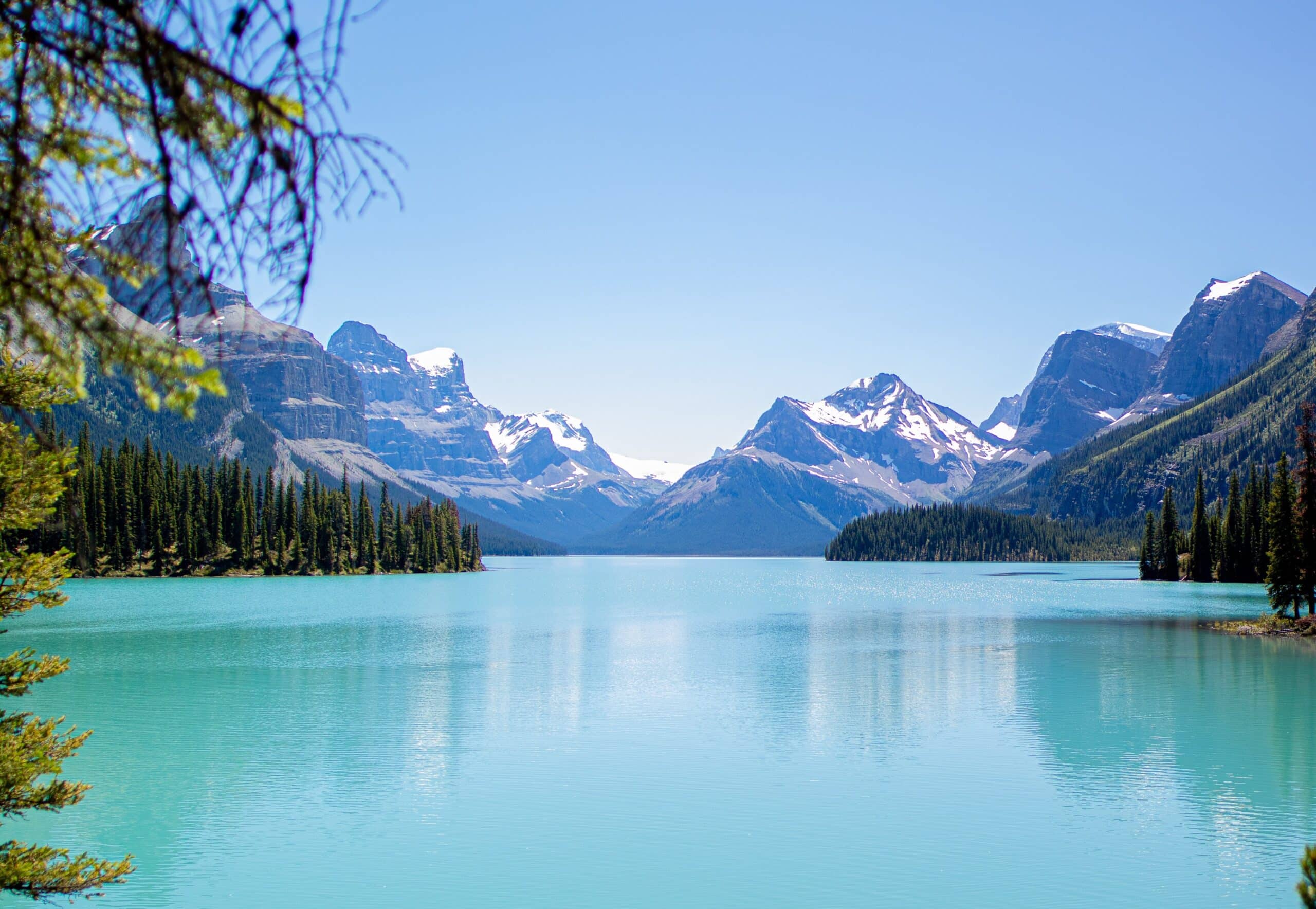 https://www.discovercanadatours.com/wp-content/uploads/2022/11/GlacierLake-scaled.jpg