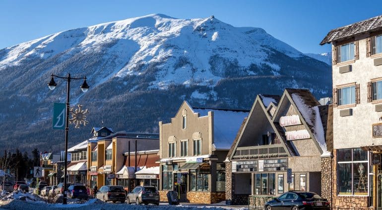 https://www.discovercanadatours.com/wp-content/uploads/2022/11/RDVTour_Jasper.jpg