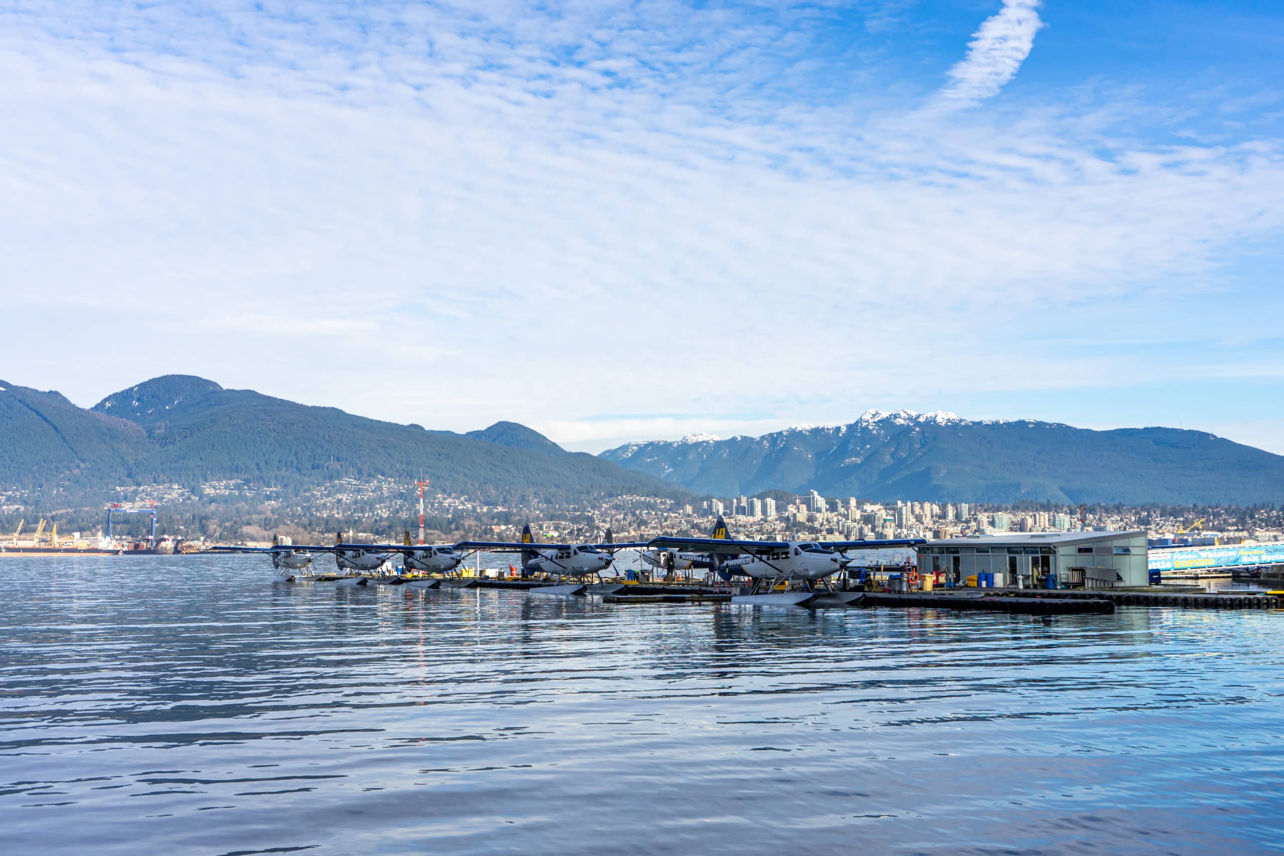 https://www.discovercanadatours.com/wp-content/uploads/2022/12/©Lisanne_Smeele_Vancouver_Harbour_Air-scaled.jpg