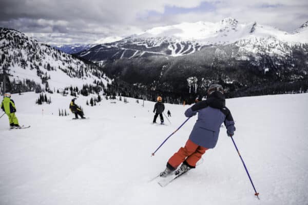 https://www.discovercanadatours.com/wp-content/uploads/2023/01/CreditWhistlerVailResort27-600x400.jpg