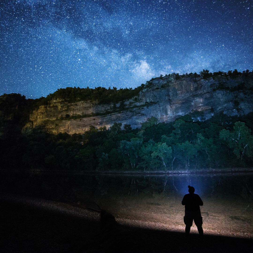 https://www.discovercanadatours.com/wp-content/uploads/2023/02/Star_gazing_Japer_National_Park_Canva.jpg