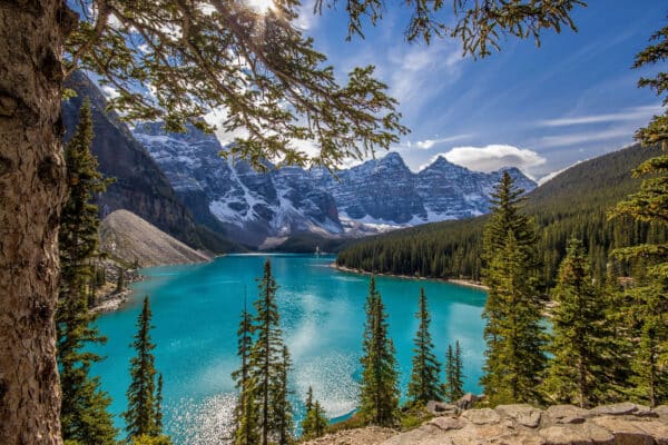 https://www.discovercanadatours.com/wp-content/uploads/2023/03/MoraineLake-600x400.jpg