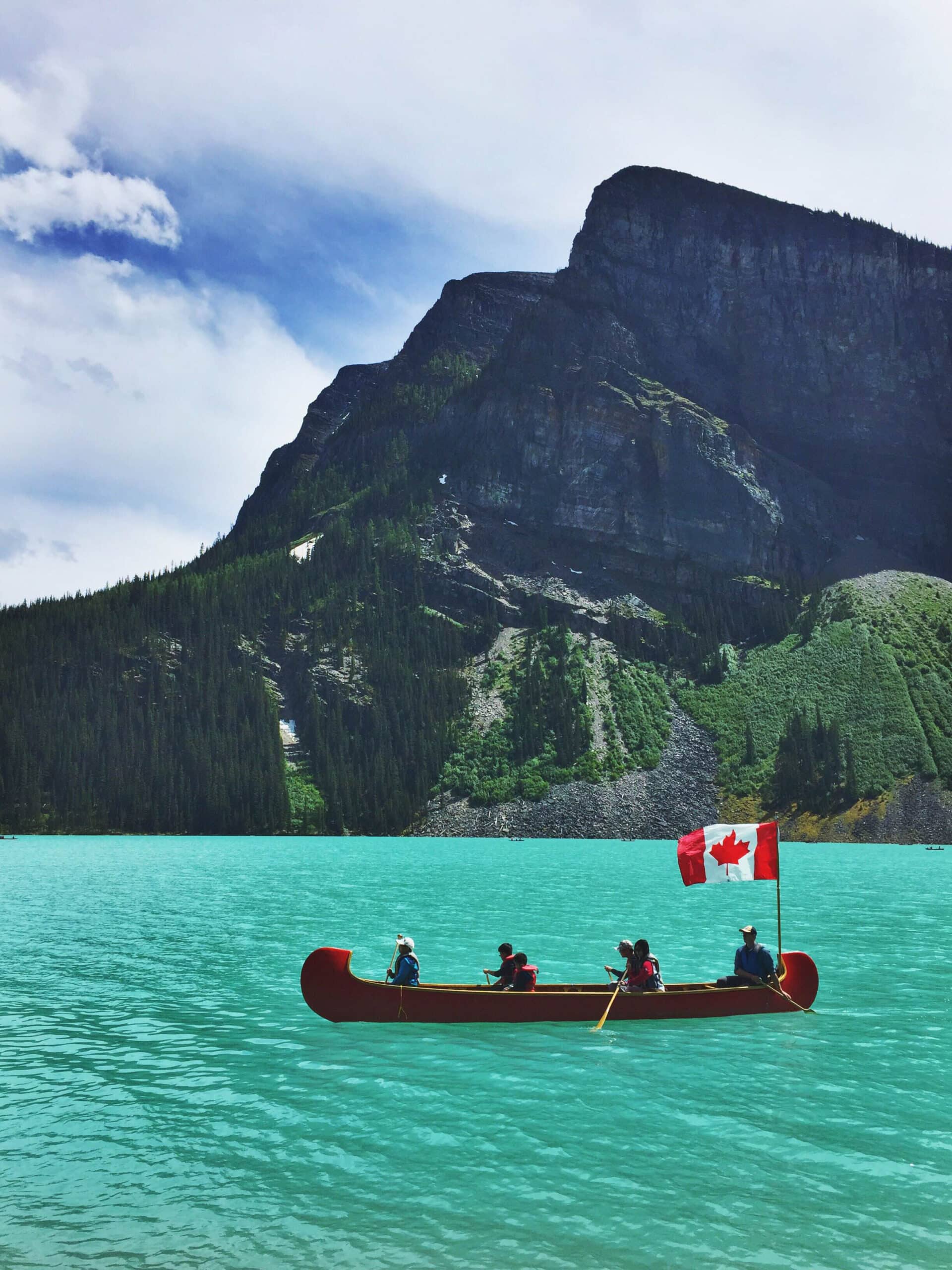 mk48-canada-lake-louise-green-water-nature 