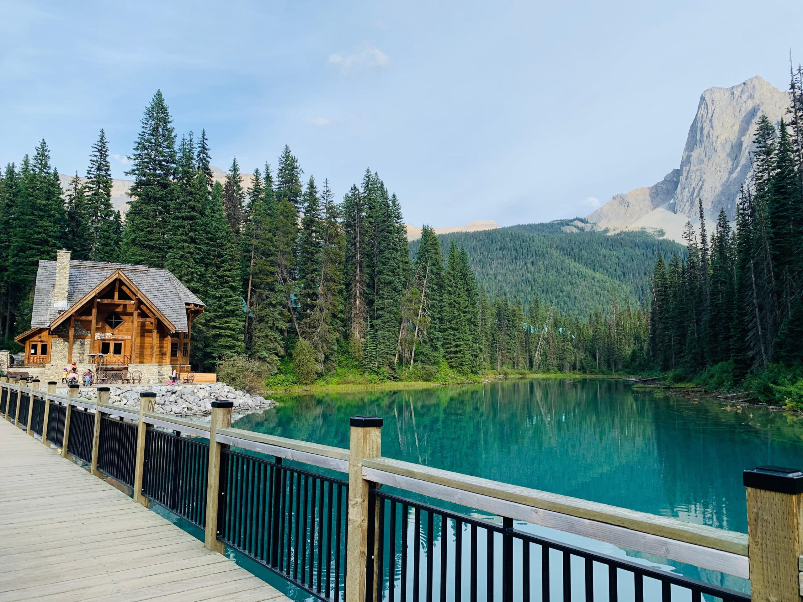 https://www.discovercanadatours.com/wp-content/uploads/2023/05/Emerald_Lake_5-scaled.jpg