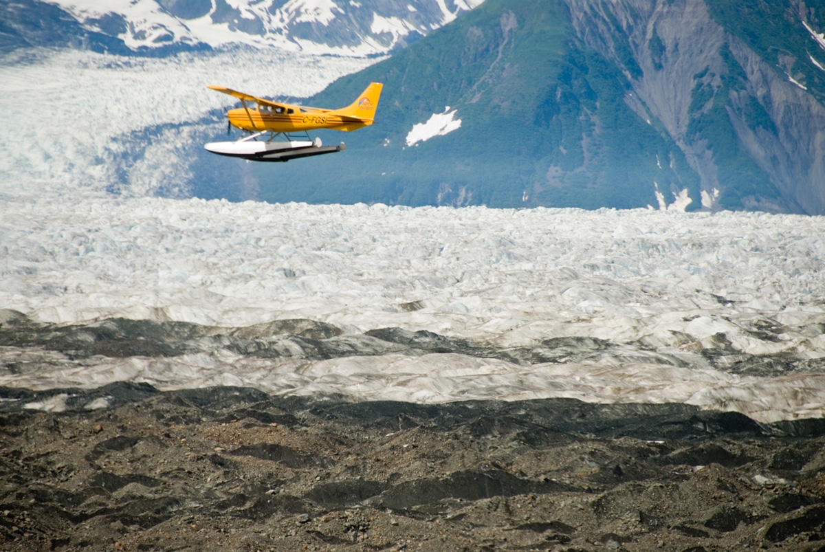 https://www.discovercanadatours.com/wp-content/uploads/2023/05/Flightseeing-©Government-of-Yukon_72.jpg