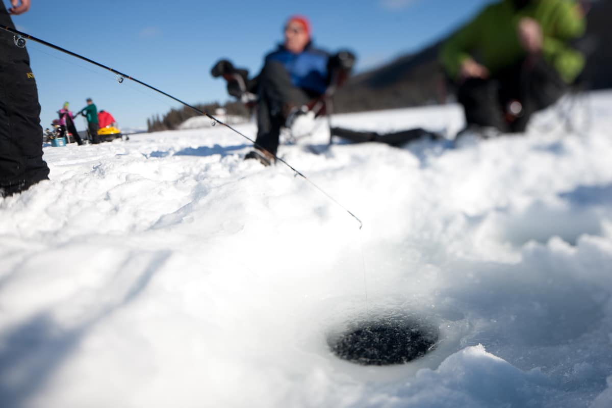 https://www.discovercanadatours.com/wp-content/uploads/2023/05/Ice-fishing-3-©Govt-of-Yukon-Fritz-Mueller_72.jpg