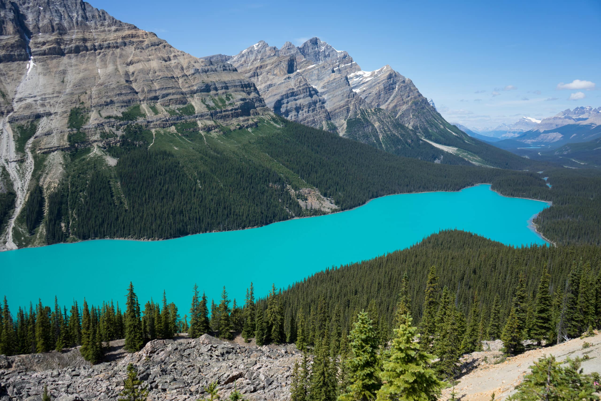 https://www.discovercanadatours.com/wp-content/uploads/2023/05/LisanneSmeele-PeytoLake-1-scaled.jpg