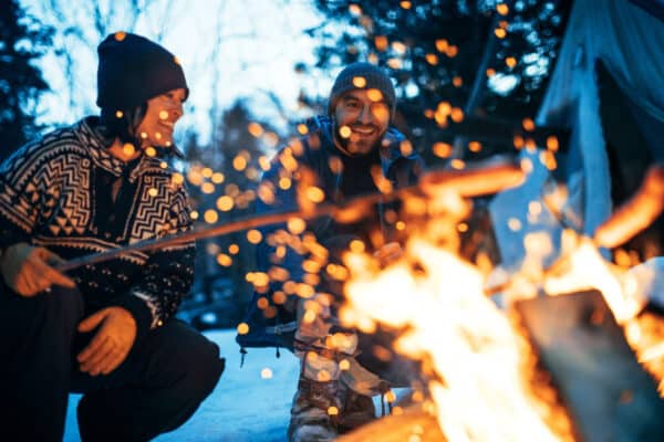 https://www.discovercanadatours.com/wp-content/uploads/2023/05/Outdoor-Fire-winter-©Yukon-Govt-TaylorBurk_72-600x400.jpg