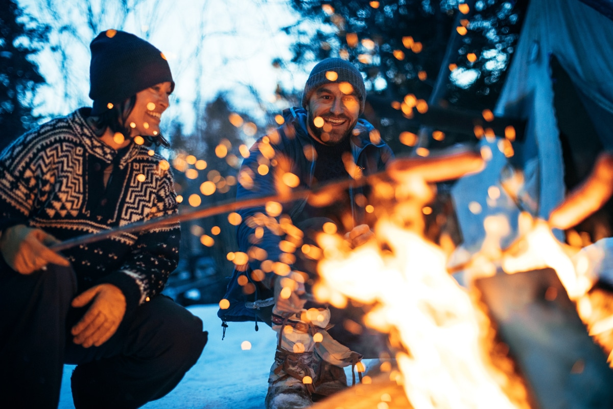 https://www.discovercanadatours.com/wp-content/uploads/2023/05/Outdoor-Fire-winter-©Yukon-Govt-TaylorBurk_72.jpg