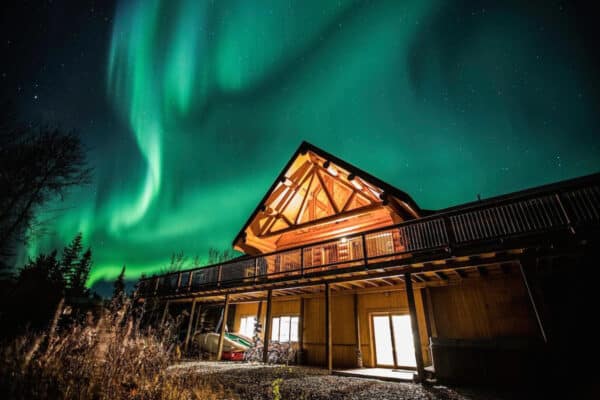 https://www.discovercanadatours.com/wp-content/uploads/2023/05/©InnontheLake-Yukon_72-600x400.jpg