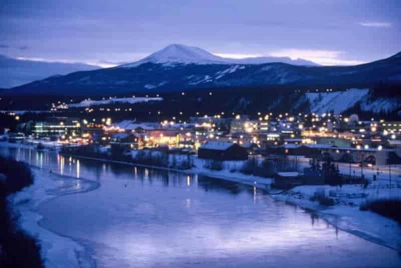 https://www.discovercanadatours.com/wp-content/uploads/2023/05/©YukonGovt-Whitehorse.jpg