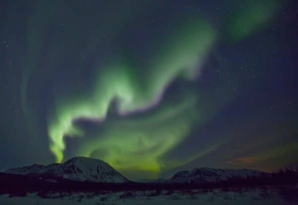 https://www.discovercanadatours.com/wp-content/uploads/2023/06/Tourism_Yukon_Robert_Postma_Aurora_Northern_Lights_Spring-600x412.jpg